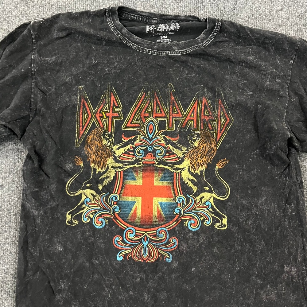 Def Leppard T-Shirt Womens S/M Black Mineral Wash Cropped Graphic Band Tee